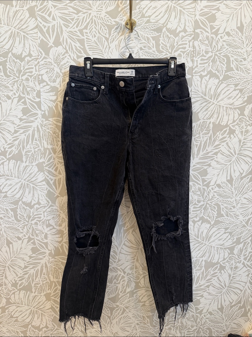 Abercrombie & Fitch High Rise Mom Jean 28 6 short.